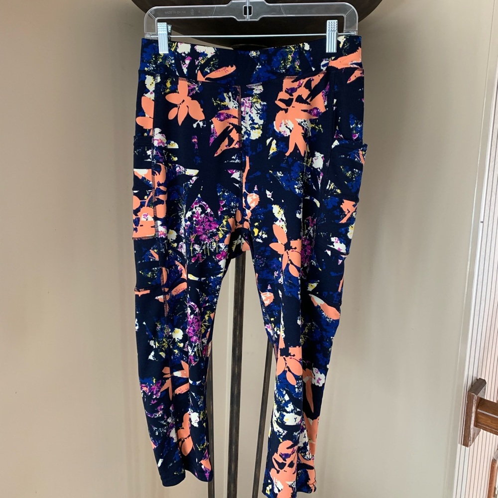 Pop Fit Capri Leggings